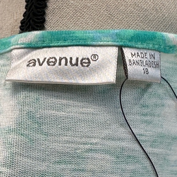 Avenue Sleeveless Tiered Diamond Print Annie Maxi Dress - Green - size 18 - Picture 8 of 12